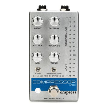 Stříbrný efektový pedál s nápisem COMPRESSOR MKII a logem empress effects. Na horní straně jsou šest kovových otočných knoflíků s popisky INPUT, OUTP…