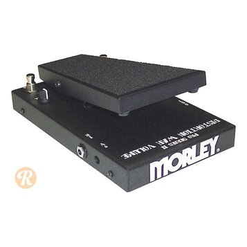 Černý kytarový pedál s nápisem MORLEY a označením PRO SERIES II DISTORTION WAH VOLUME. Nástroj má kovové tělo a horní stupňovitý pedál s texturovaným…