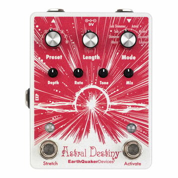 Kytarový efekt pedál s červeným povrchem a bílým grafickým motivem. Na spodní části je nápis Astral Destiny a EarthQuakerDevices. Ovládání tvoří dva…