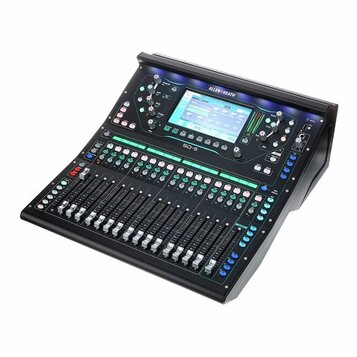 Digitální mixážní pult černé barvy s displejem a řadou posuvníků. Na horní části je bílý nápis ALLEN & HEATH a pod displejem označení SQ-5. Zařízení…