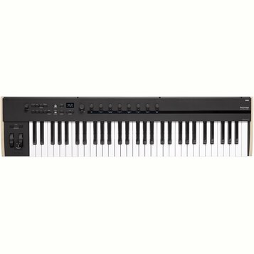 Černý klavírní kontrolér s bílými a černými klávesami. Na pravé straně je nápis KORG a model Keystage POLY IC MIDI KEYBOARD, dále je zde označení Pol…