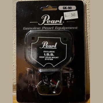 Černý plastový obal s produktem značky Pearl. Na obalu je nápis GK-90, logo Pearl a text Genuine Pearl Equipment. Uvnitř se nachází černý kovový držá…