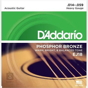 Balení strun pro akustickou kytaru značky D'Addario. Na obalu je uveden typ PHOSPHOR BRONZE, model EJ18 a rozsah tlouštěk .014-.059 Heavy Gauge. V do…