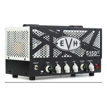 Kytarový zesilovač s černým šasi a bílou boční mřížkou. Na přední straně je oválné logo EVH a nápis 5150 III. Ovládací panel obsahuje knoflíky s popi…