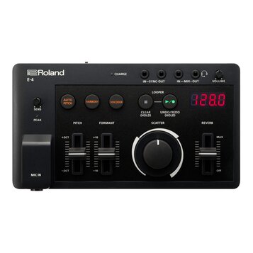Černý elektronický procesor s nápisem Roland E-4. Zařízení obsahuje červené tlačítka AUTO PITCH, HARMONY a VOCODER, sekci LOOPER s tlačítky CLEAR (HO…
