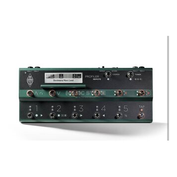 Tmavě zelený kytarový pedalboard s nápisem PROFILER REMOTE a logem KEMPER. Zařízení obsahuje displej s textem Gondwana Mars Lead, několik tlačítek a…