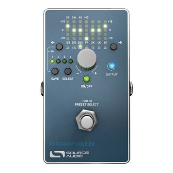 Modrý kytarový pedál s nápisem PROGRAMMABLE EQ a logem SOURCE AUDIO. Zařízení obsahuje LED indikátory v řadách označených OE, SW, AS, MC a hodnotami…