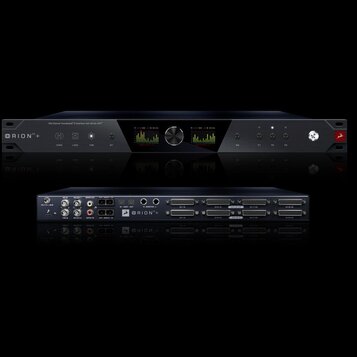 Černý rackový audio rozhraní s nápisem ORION 32+ a popiskem 128 Channel Thunderbolt 3 Interface with 64-bit AFC. Přední panel obsahuje dva digitální…