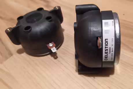 Levně 3 v&yacute;&scaron;kov&aacute; repra Celestion CDX 1070 na d&iacute;ly nebo opravu
