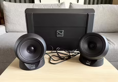 Jarn&iacute; &uacute;klid. Kali Audio IN-UNF