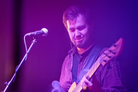 Lekce baskytary / Bass lessons (CZ/EN)
