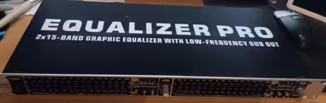 Ekvalizer 2x15 p&aacute;sem RH sound S-EQ215A