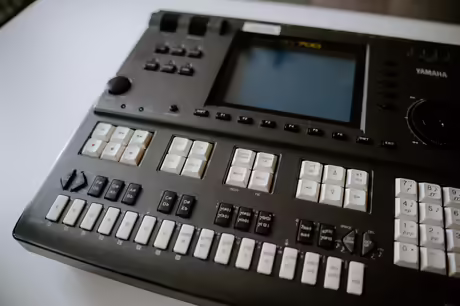 Yamaha QY700 &ndash; MIDI sequencer / workstation