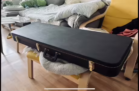 Pevn&yacute; obal na elektrickou kytaru 