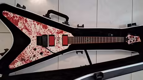 Schecter Gary Holt V-1 Fr blood splatter