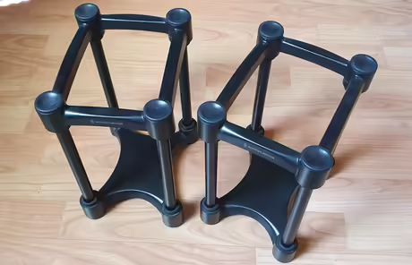 IsoAcoustics ISO-155 stojany pre &scaron;t&uacute;diov&eacute; monitory