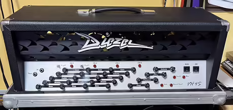 DIEZEL VH4s + Case + MIDI ped&aacute;l
