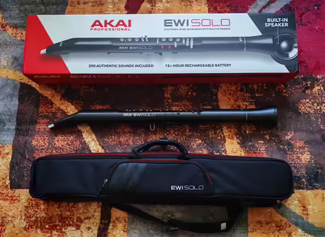 Akai EWI Solo + pouzdro + z&aacute;ruka do 4.11.2027