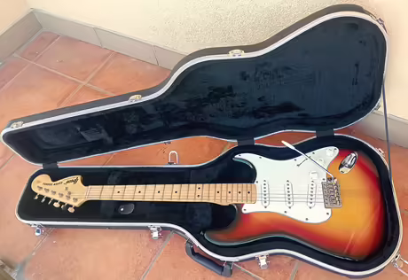 GRECO Stratocaster Super sounds SE 500 r.1977 + kufor