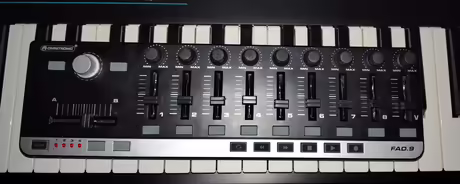 MIDI kontroller Omnitronic FAD.9