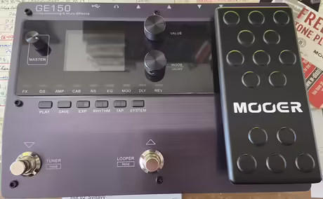 MOOER GE150 + zdroj + USB kabel, krabice