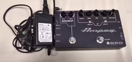 Ampeg SCR-DI prkticky nov&yacute; včetně napaječe